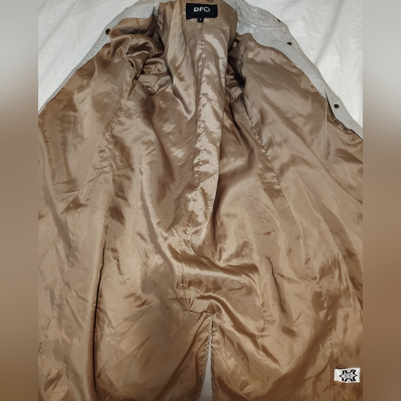 Women’s Genuine Leather Coat – DFO (Direct Factory Outlet) – Size 4 - Picture 4 of 6